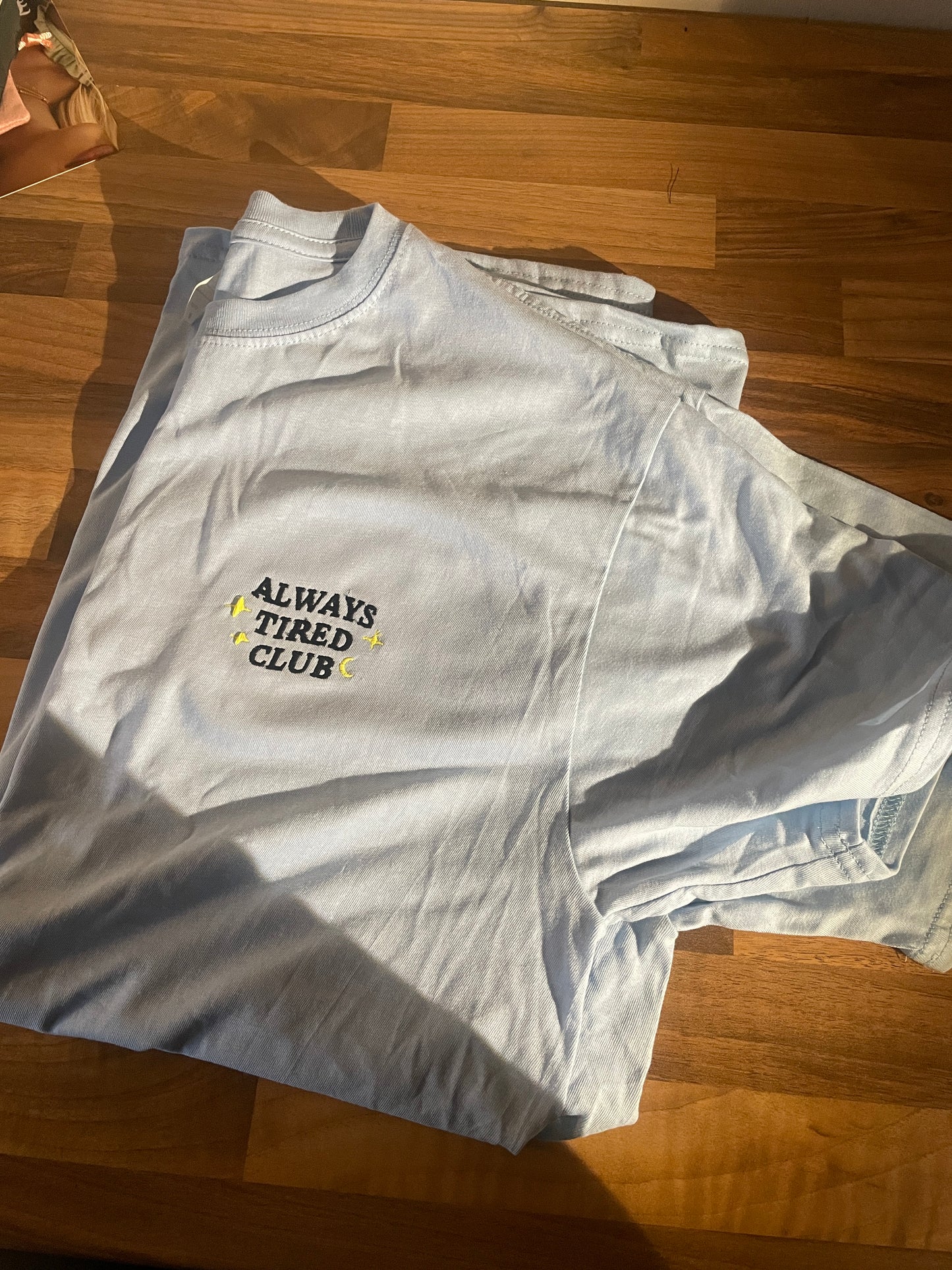 16_ Aways Tired t-shirt medium - DEFECT - Small hole